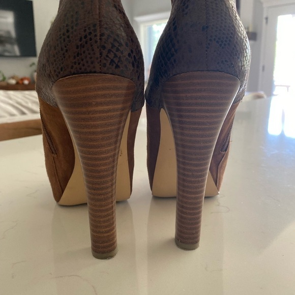 Y2K Bakers Womens Platform Booties Size 9 Brown Snakeskin 5" Heel Fall Shoe - Picture 8 of 8